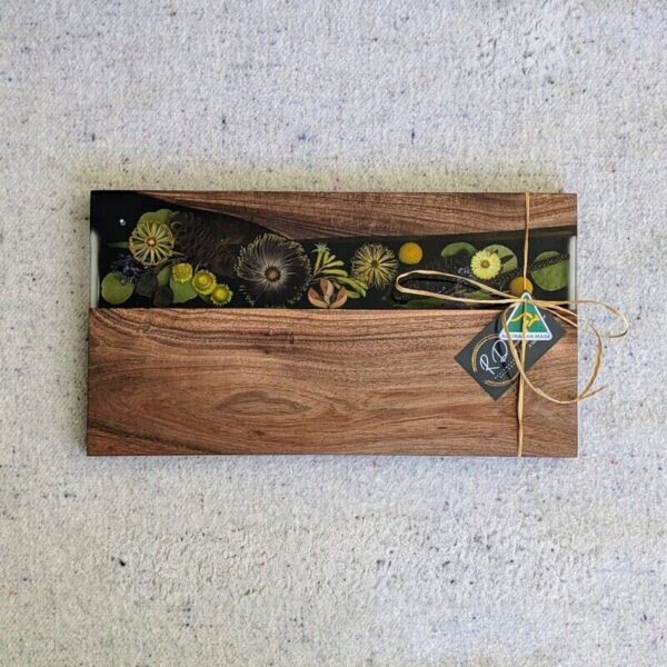 Celebrate Australia with our handcrafted serving platter. Made from locally sourced timber, resin, and dried Australian flora, it serves as a functional cheese board and a showcase of Australia’s beauty. Perfect for gifting, each board blends native timber with translucent resin and preserved flora, capturing the essence of our landscapes.